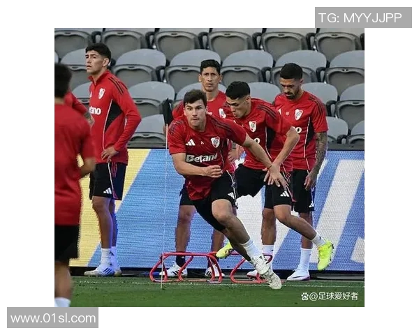 汉堡球队新引援,冲击德甲称霸 汉堡球队新引援,冲击德甲称霸