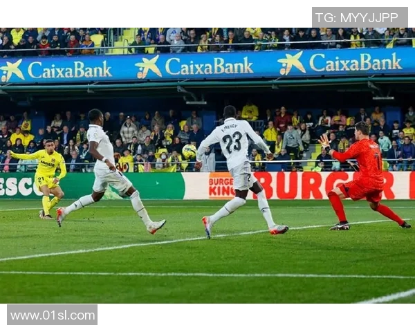 皇马客场逆转比利亚雷亚尔，占据西甲榜首位置