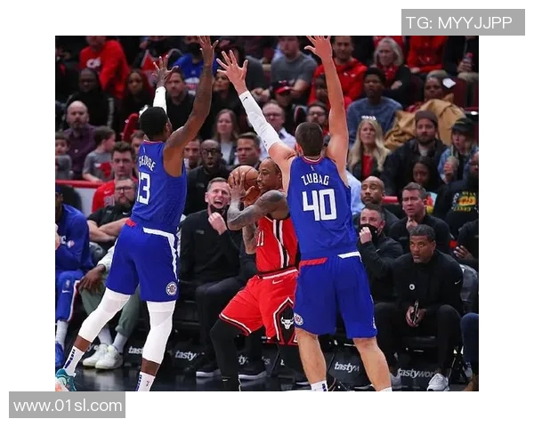 快船逆转公牛，保持不败，强势登顶